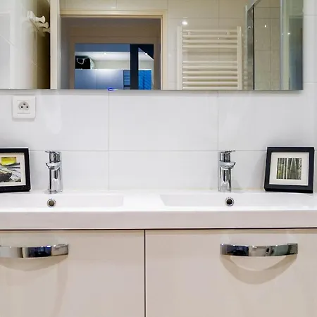 Apartment Exceptional 2 Bedroom In Paris